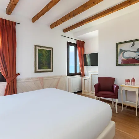 Boutique Hotel Villa Sostaga Gargnano Exterior photo