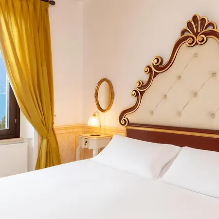 Boutique Hotel Villa Sostaga Gargnano Exterior photo