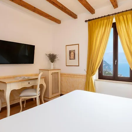 Boutique Hotel Villa Sostaga Gargnano Exterior photo
