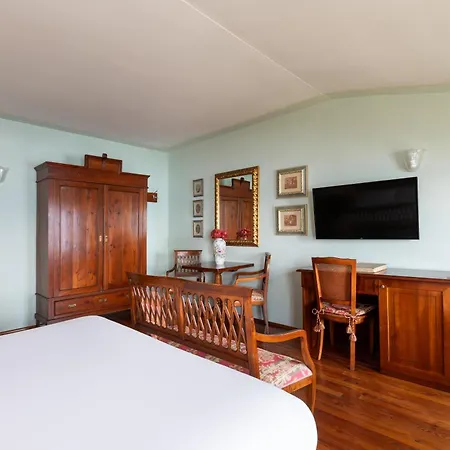 Boutique Hotel Villa Sostaga Gargnano Exterior photo